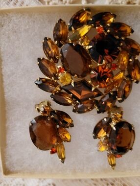 Vintate Estate Juliana Style Gold-Tone Amber Crystal Brooch with ClipOn Earrings